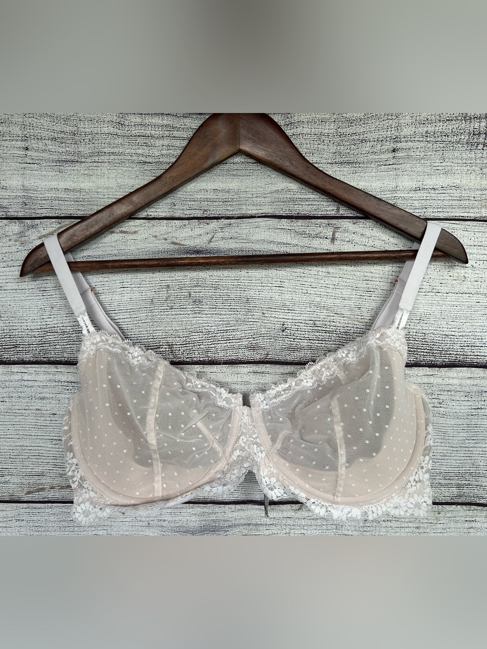 Victoria’s Secret Dream Angels Push-Up Without Padding tan bra size 38DD